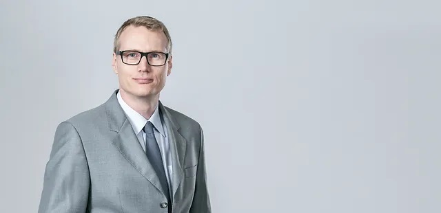 Spezialisierte Rechtsanwälte bearbeiten Ihre rechtliche Angelegenheit sofort online, so wie zum Beispiel lic. iur. Rechtsanwalt Andri Ganzoni von der Kanzlei Advokatur GTK GmbH.